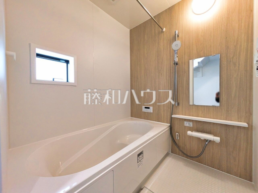 一日の疲れを癒す、優しい色合いのバスルーム　浴室　【西東京市北原町３丁目】　　