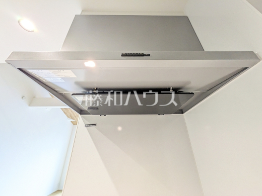 2号棟　レンジフード　【日野市大字日野】　お手入れのしやすいレンジフードは見た目もスッキリしていて、料理時の油煙やニオイを効率的に外に出せます。