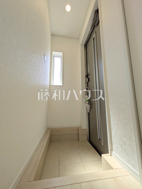 1号棟　玄関　【府中市小柳町１丁目】