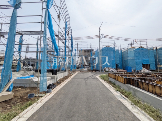 ≪接道状況≫同時期に生活をスタートさせるご家族の多い分譲地は、困ったときも心強い存在になりそうですね！【府中市日新町３丁目】