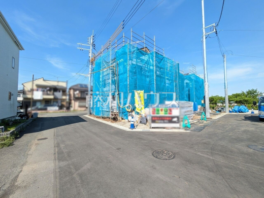接道状況および現場風景　【八王子市弐分方町】 順調に工事が進んでいます。実際の街並みの様子が段々見えて参りました。ぜひ実際に現地をご見学下さいませ。 