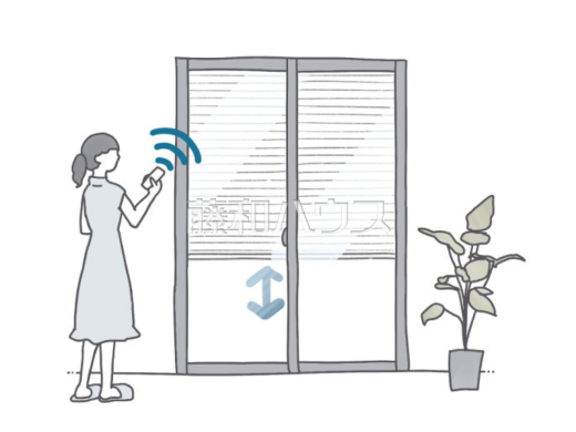 【電動シャッター】一部の窓にはリモコンで操作できる電動シャッターを採用。　