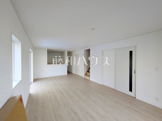 リビング　【調布市飛田給３丁目】