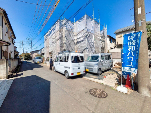 接道状況および現場風景　【西東京市保谷町５丁目】 順調に工事が進んでいます。実際の街並みの様子が段々見えて参りました。ぜひ実際に現地をご見学下さいませ。 