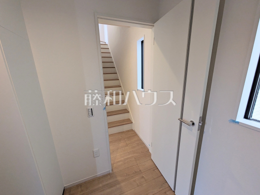 1号棟　1階廊下　【練馬区東大泉６丁目】