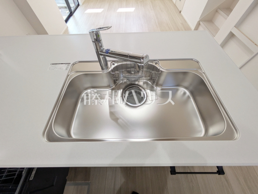 いつでもおいしいお水が飲める浄水器一体型水栓も完備 【新座市西堀2丁目】