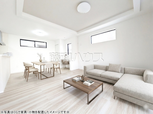 約19帖のゆったりリビング。家族でテーブルを囲む素敵な時間をお愉しみ下さい。 【新座市野火止３丁目】