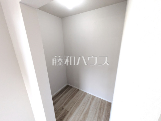 ウォークインクローゼット　【新座市野火止３丁目】