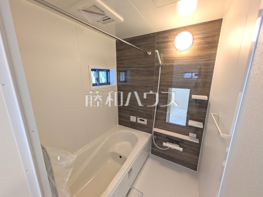浴室　【八王子市長沼町】
換気機能によってバスルーム内のカビの発生を抑制できます。夜間や雨天時の洗濯物の乾燥に便利な乾燥機能も装備。　