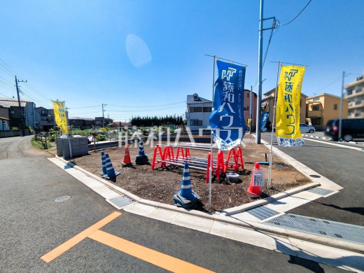 1号棟　利便性と、思わず深呼吸したくなる大きな空、色彩豊かな木々。この街が育んだ豊かな情景を楽しみ過ごす時が心地よいものとなるでしょう。 【新座市石神3丁目】