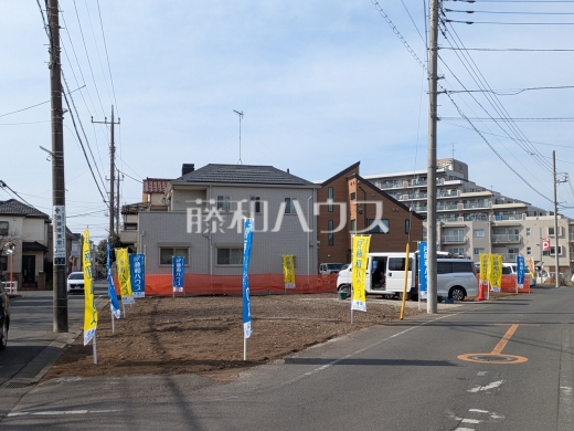 モデルハウス公開中！随時ご見学可能ですので、お気軽にお問い合わせください。
接道状況および現場風景　【清瀬市竹丘２丁目】