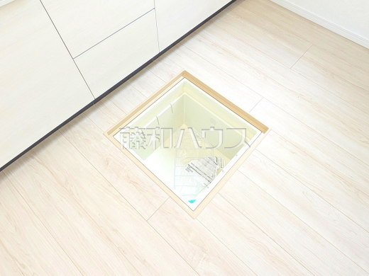 1号棟　床下収納　【三鷹市北野３丁目】