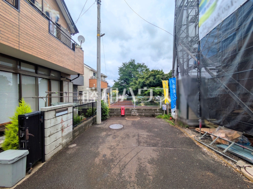 接道状況および現場風景　物件の事・諸費用の事など、小さな疑問もお気軽にご連絡・ご相談下さい。【東久留米市本町４丁目】