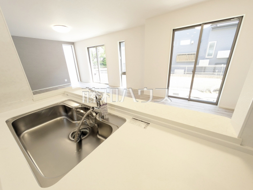 ☆太陽光発電システム搭載！環境にもお財布も優しいエコな生活が始まる。
1号棟　キッチン　【清瀬市下宿１丁目】