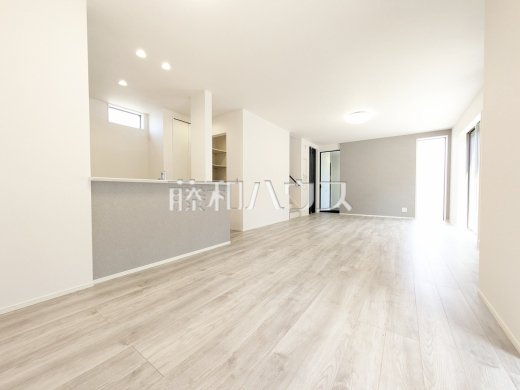 『未来基準の家』太陽光発電×ZEH水準の省エネ性能で、家計にも地球にも優しい暮らしを
1号棟　リビング　【清瀬市下宿１丁目】