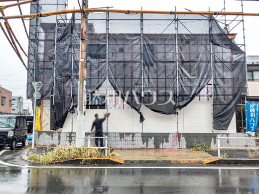 2号棟 外観 【八王子市上野町】 周辺環境はもちろん、日当たりや設備仕様など、実際に行ってみないと分からないことも多くございます。営業担当がご案内いたしますので、お気軽にお問い合わせください。
