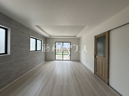 2号棟　リビング　【春日井市弥生町１丁目】