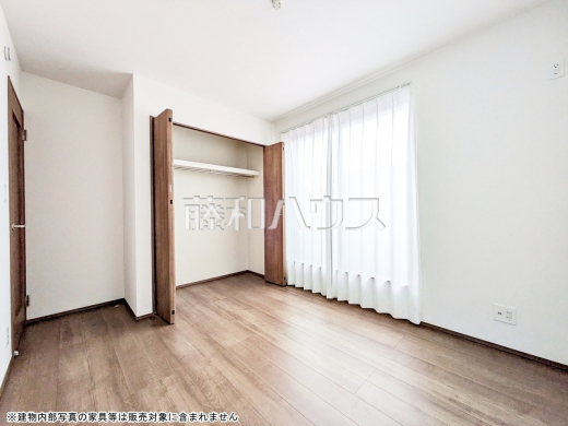 居室にはクローゼットを完備し、家具を置くスペースが確保しやすい設計がされております。　【練馬区大泉学園町６丁目】