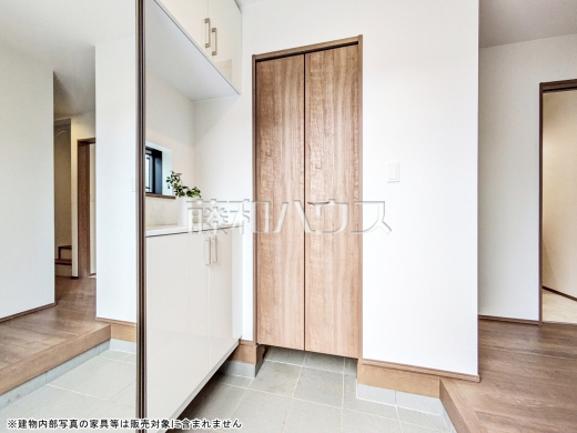 玄関ホール　【練馬区大泉学園町６丁目】