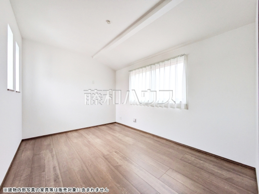 居室は2面採光により明るく開放的な空間となっています。　【練馬区大泉学園町６丁目】