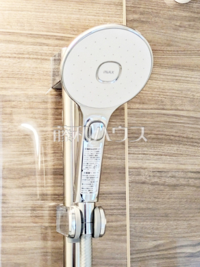 スイッチ付シャワーヘッド　【練馬区大泉学園町６丁目】　浴室のシャワーは手元で止水ができるスイッチ付シャワーヘッドにより、さらに節水効果がアップします。