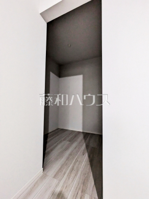 1号棟　ウォークインクローゼットがあるので、お洋服等がたくさん収納できて便利です。　【練馬区大泉学園町８丁目】