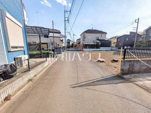 接道状況および現場風景　【東久留米市南沢１丁目】物件より15分圏内・学校・スーパー揃う好住環境