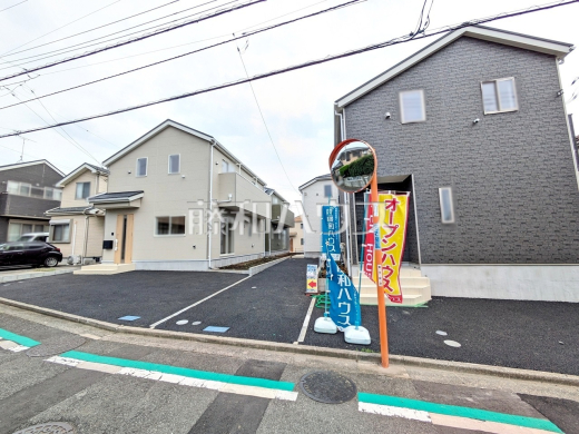 現場風景　【東大和市奈良橋６丁目】 周辺環境はもちろん、日当たりや設備仕様など、実際に行ってみないと分からないことも多くございます。営業担当がご案内いたしますので、お気軽にお問い合わせください。 