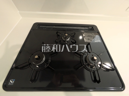 三口コンロ　３つの鍋を同時に使用でき、献立が一度に仕上がります。
