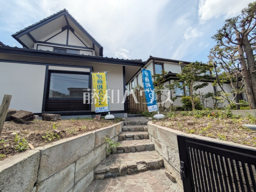 外観　【日野市南平９丁目】
玄関はお家の顔！植栽やガーデングッズなどを利用し、お客様をお出迎えする玄関アプローチをオシャレに飾ってみてはいかがでしょうか。　