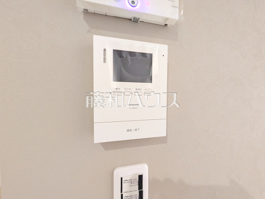 2号棟 TVモニター付インターホン 【武蔵野市桜堤3丁目】 訪問者がわかるTVモニター付インターホンは、お子様のお留守番にも活躍するかも?!