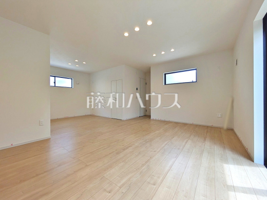 4号棟 リビング 【三鷹市井口5丁目】