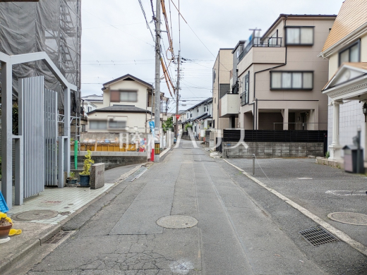 周辺は落ち着いた雰囲気の住宅地です。小さなお子様がいるご家庭も安心です。 　【和光市白子２丁目】
