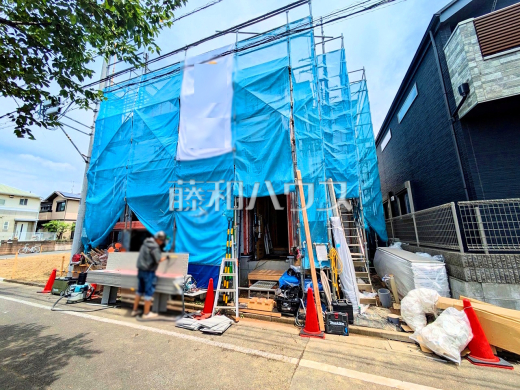 ≪現地外観≫順調に工事が進んでいます。実際の街並みの様子が段々見えて参りました。ぜひ実際に現地をご見学下さいませ。【府中市押立町５丁目】