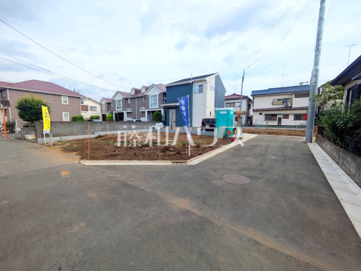 ≪接道状況≫大きなソファーを置いても圧迫感がない約15帖以上の広々LDKプラン　【府中市若松町４丁目】