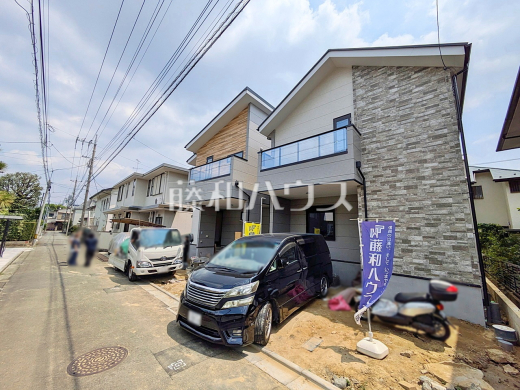≪接道状況≫順調に工事が進んでいます。実際の街並みの様子が段々見えて参りました。ぜひ実際に現地をご見学下さいませ。【府中市本町２丁目】