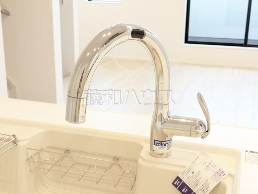浄水器一体型水栓　【朝霞市三原３丁目】　浄水器一体型水栓で、いつでも手軽においしい水を。料理や飲み水にも便利で、毎日の暮らしを快適にします。