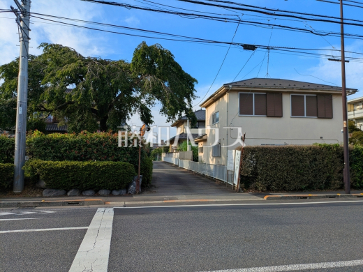 接道状況および現場風景(現況：古屋有)　【小平市小川町１丁目】