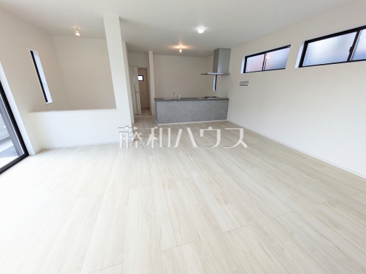 リビング　【春日井市牛山町】