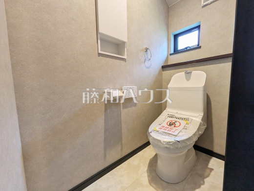 トイレ 【八王子市高倉町】各階にトイレを設けておりますので、朝の忙しい時間などトイレの取り合いで喧嘩になることも少なそうですね。