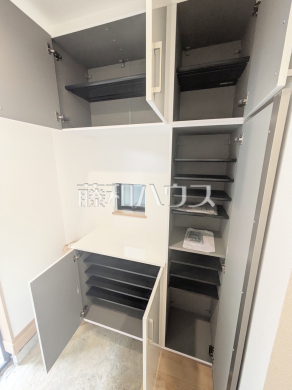 A号棟　玄関収納　【三鷹市新川４丁目】