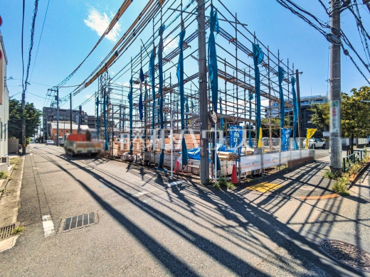 接道状況および現場風景 【立川市若葉町1丁目】見学はしたいけど、なかなか時間が取れない・・・そんな方に出勤前や仕事終わりにマイホームを見学できるサポートをいたします。