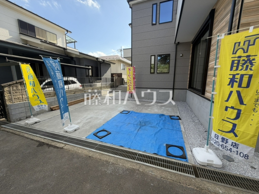 カースペース 【日野市百草】
来客時にも便利な駐車2台可能(車種による)