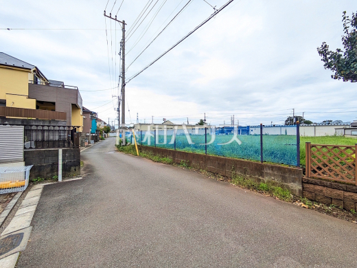 接道状況および現場風景　 「夢は注文住宅！でも注文住宅って何から手をつければいいの？」　そんな時は、ぜひ藤和ハウスへご相談下さい！ 【東久留米市下里２丁目】
