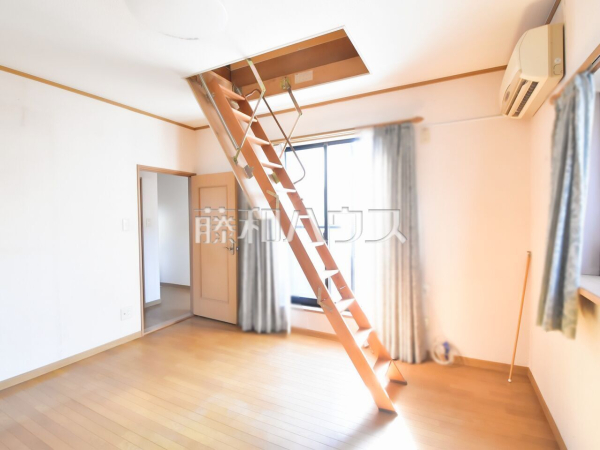 小屋裏収納のあるお部屋　【新座市野寺５丁目】