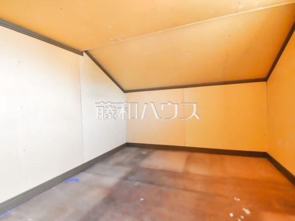 小屋裏収納は、シーズンオフの荷物もたっぷり収納できます。　【新座市野寺５丁目】