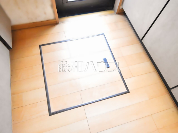 床下には収納スペースも確保。収納が豊富な住まいです。　【新座市野寺５丁目】