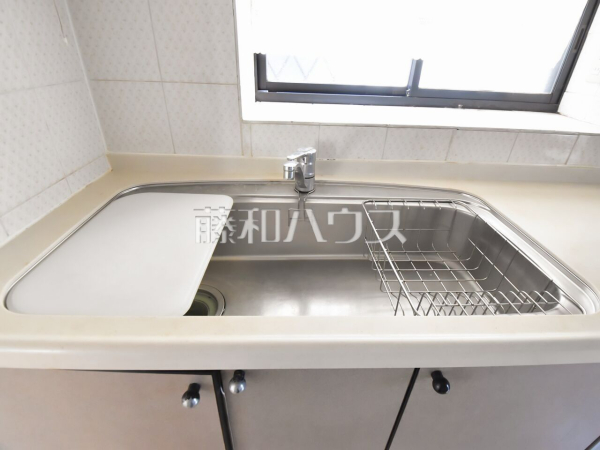 作業スペースが広く取れて、調理や作業に集中できる独立キッチン 　【新座市野寺５丁目】