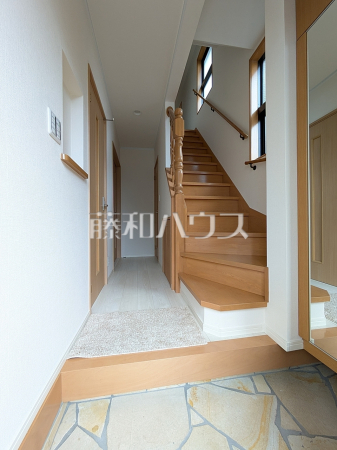 玄関ホール　【練馬区大泉学園町８丁目】