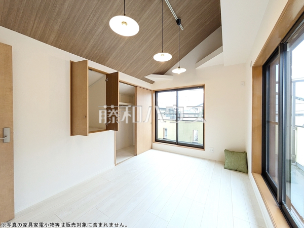 居室は2面採光により明るく開放的な空間となっています。　【練馬区大泉学園町８丁目】